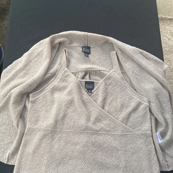 Toos - Picture 7 of 8